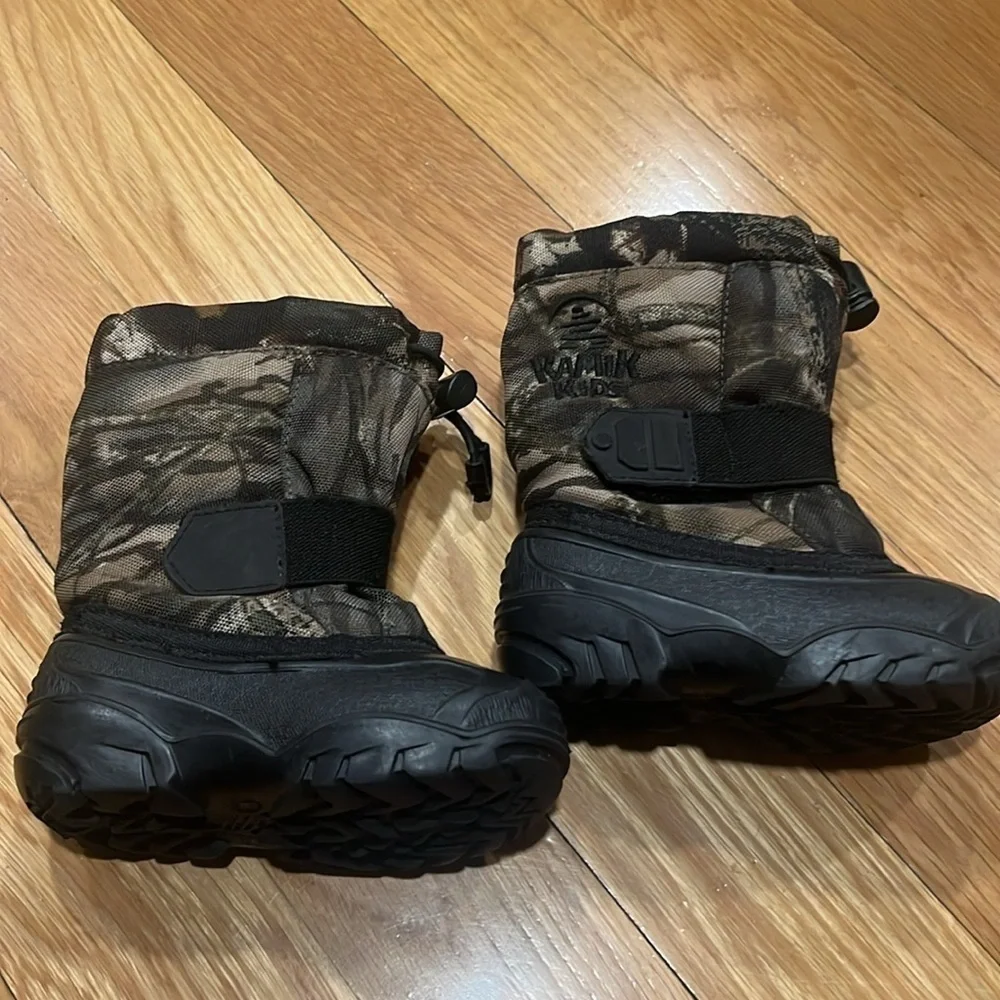 Kamik kids boys camouflage winter snow boots size 5 toddler.